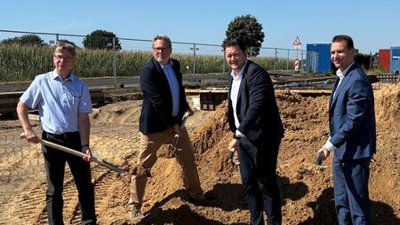 Erster Spatenstich für neue Vergärungsanlage in Braunschweig ALBA beginnt mit dem Bau des neuen BioEnergieZentrums Watenbüttel