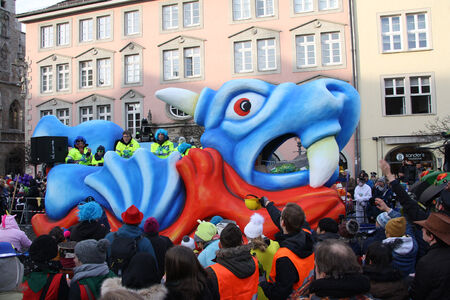ALBA Pfand-Drache wieder im Einsatz: Sammelaktion für das Zentrum für Kinder- und Jugendmedizin