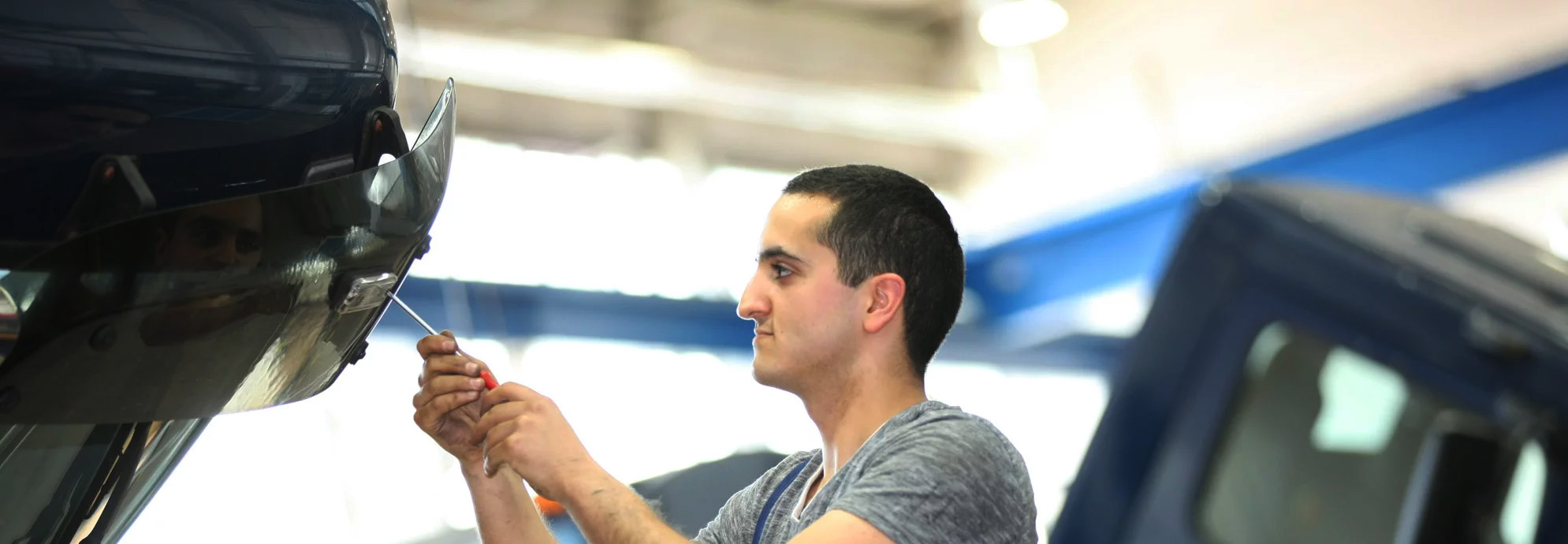 Ausbildung zum KFZ-Mechatroniker Ausbildung zum KFZ-Mechatroniker