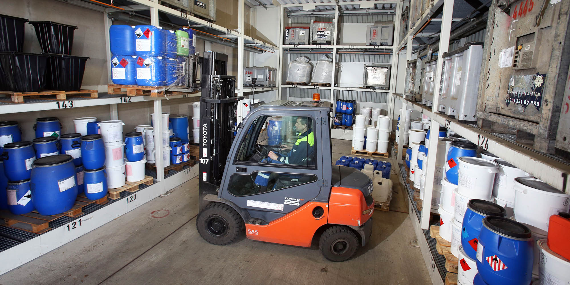 Fachgerechte Aufbewahrung von Sonderabfällen Sonderabfälle