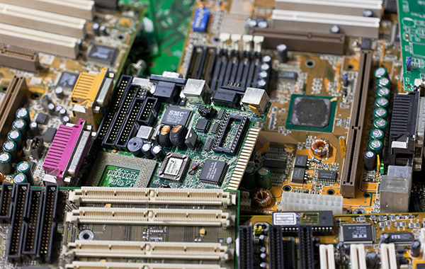 Wir recyclen jede Art von Elektroschrott Elektronikschrott
