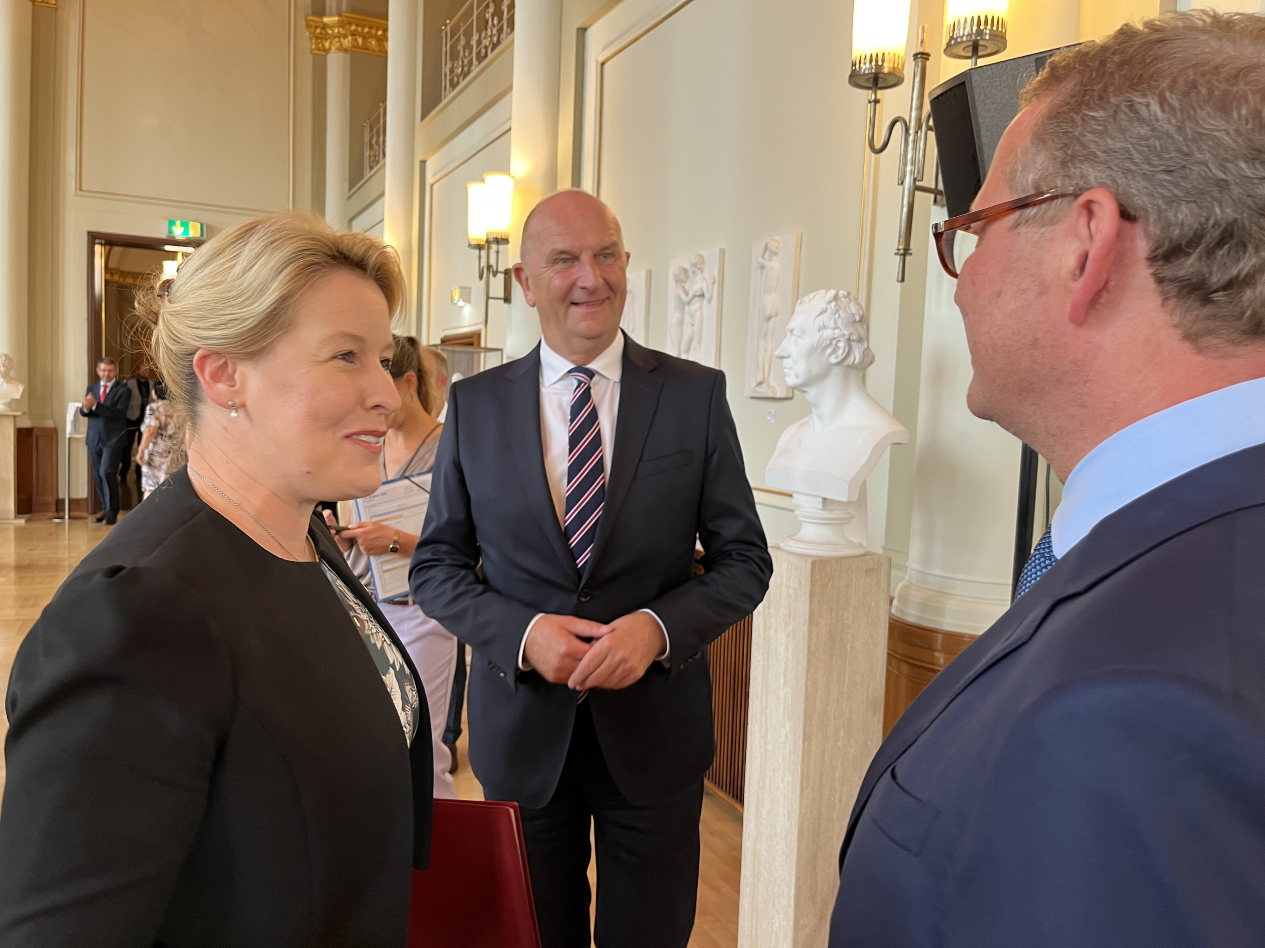 Bundesverdienstkreuz: Ministerpräsident Dietmar Woidke gratuliert