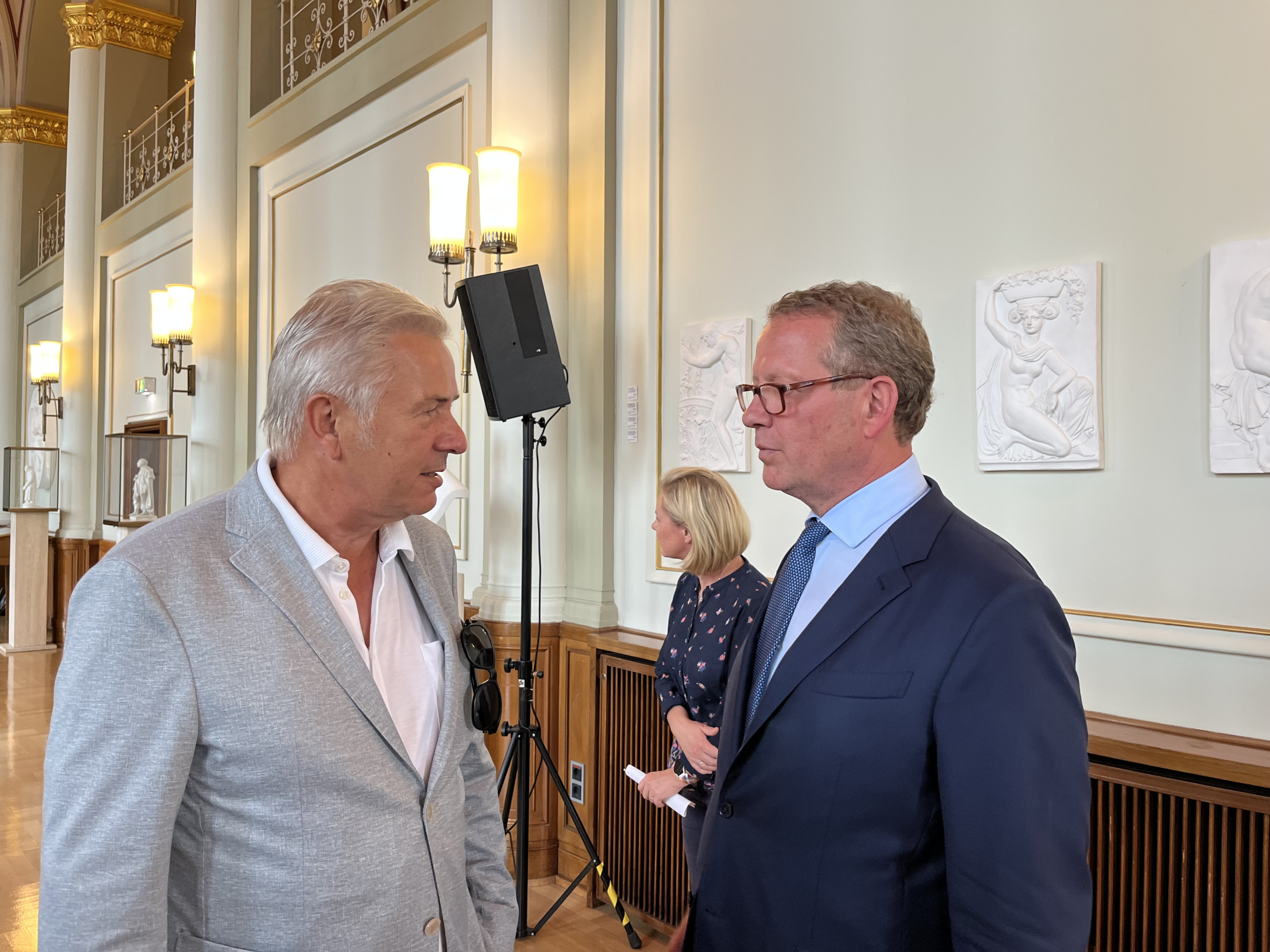 Bundesverdienstkreuz: Klaus Wowereit gratuliert