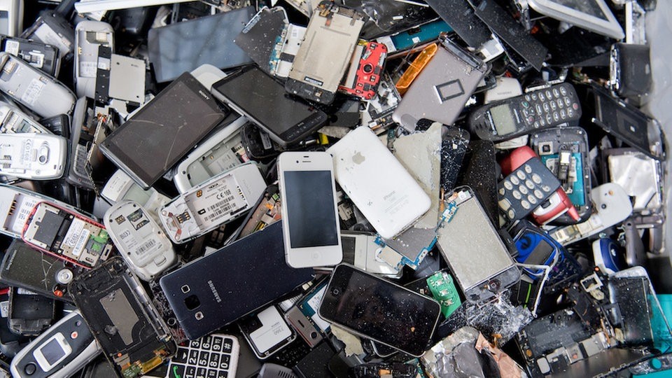 Mit Handy-Recycling aus der Rohstoffkrise