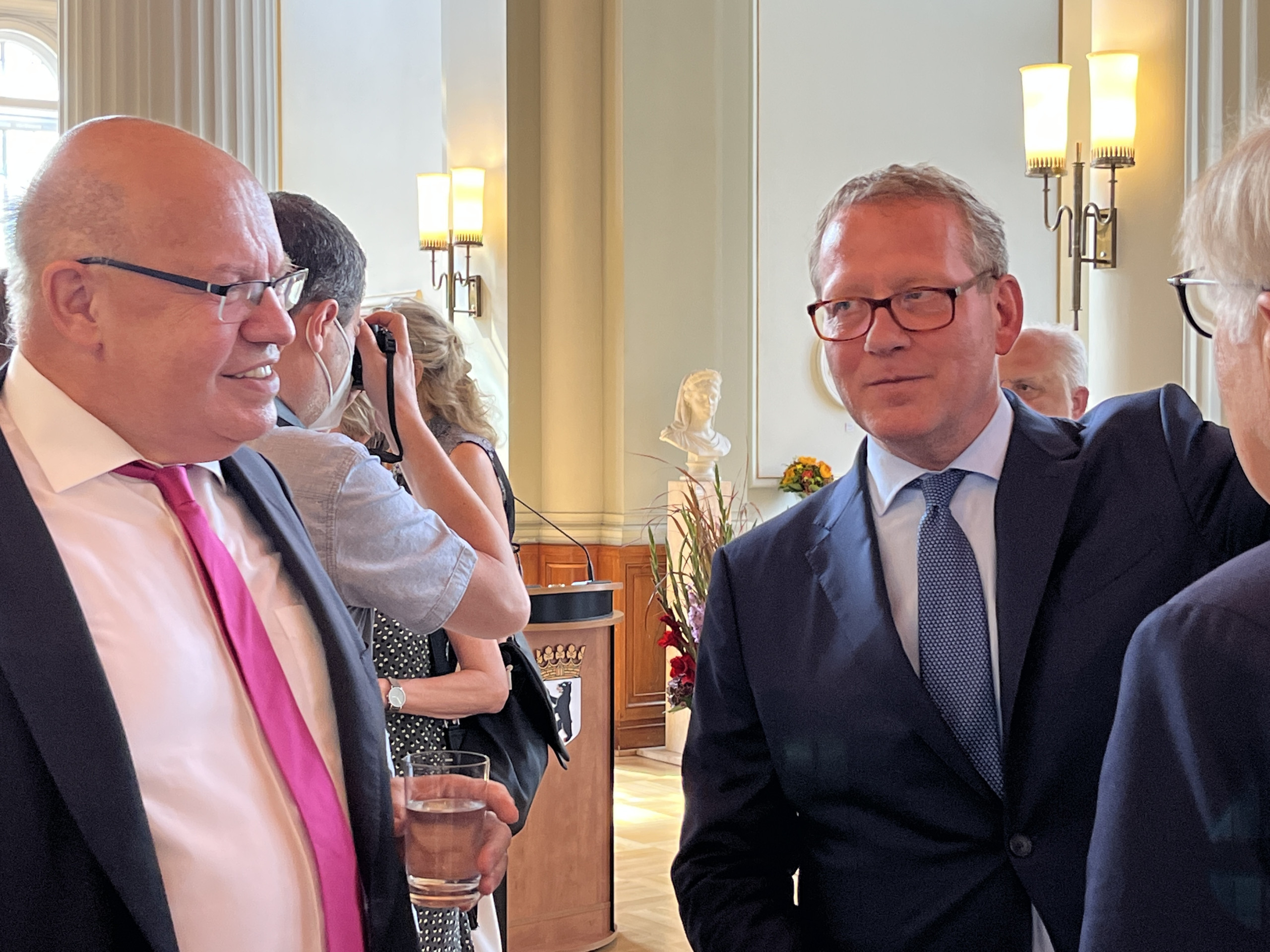 Bundesverdienstkreuz: Peter Altmaier gratuliert